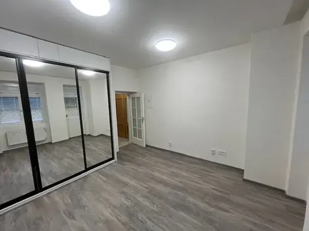 Pronájem bytu 2+kk, Praha - Žižkov, Jeseniova, 45 m2