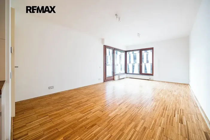 Pronájem bytu 2+kk, Praha - Karlín, Rohanské nábřeží, 73 m2