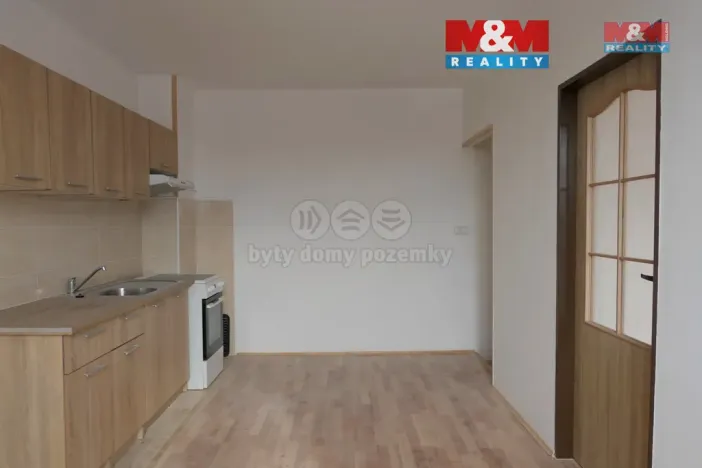 Pronájem bytu 1+1, Jaroměř, nám. Československé armády, 50 m2