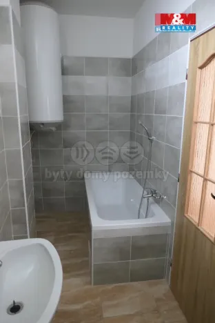 Pronájem bytu 1+1, Jaroměř, nám. Československé armády, 50 m2