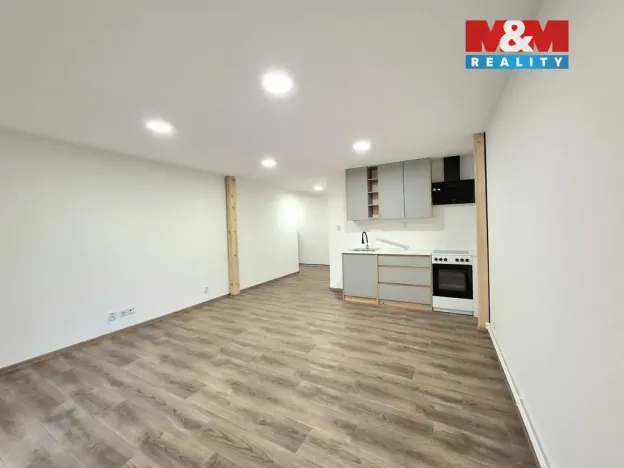 Pronájem bytu 1+kk, Karlovy Vary - Stará Role, Vančurova, 36 m2