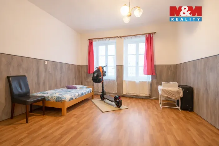 Prodej bytu 3+1, Nový Bor - Arnultovice, Gen. Svobody, 183 m2