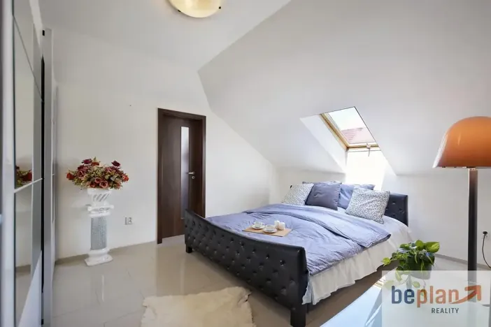 Prodej rodinného domu, Květnice, V Zelených, 300 m2