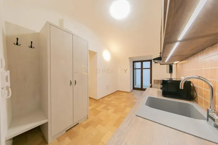 Pronájem bytu 1+1, Olomouc, Šemberova, 31 m2