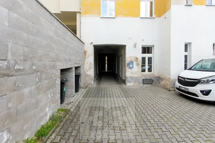 Pronájem garážového stání, Praha - Nusle, Vladimírova, 15 m2