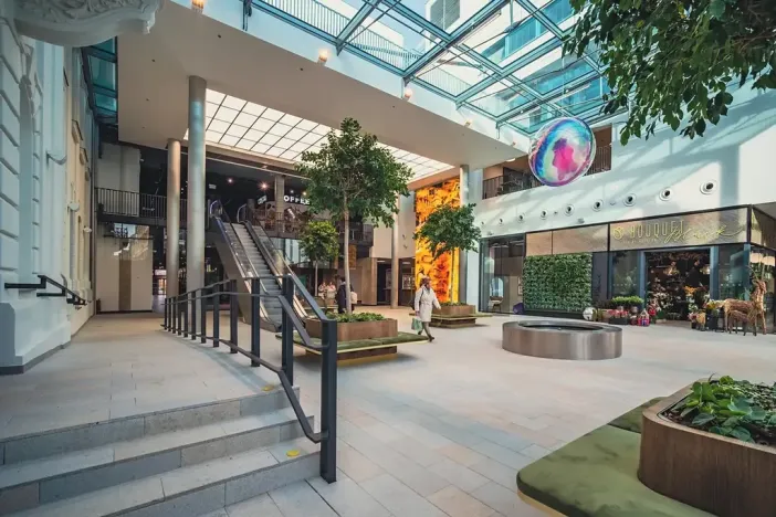 Pronájem obchodního prostoru, Pardubice, náměstí Republiky, 15 m2