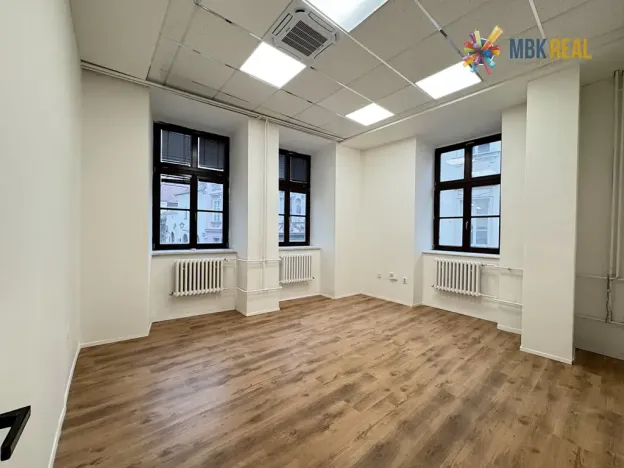 Pronájem kanceláře, Brno, Starobrněnská, 45 m2