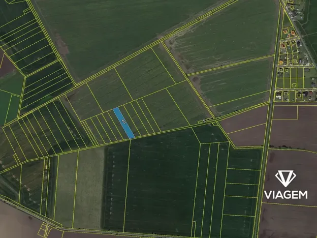 Prodej podílu pole, Charvatce, 350 m2