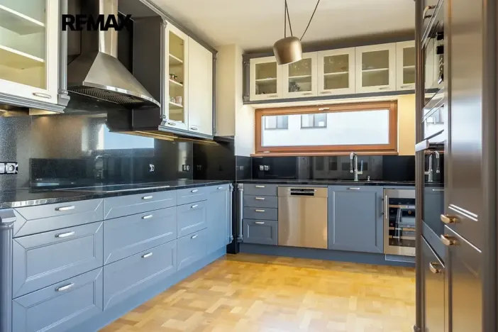 Prodej bytu 6+kk a větší, Praha - Hrdlořezy, Učňovská, 194 m2