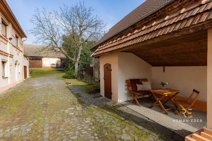 Prodej vícegeneračního domu, Chotiněves, 495 m2