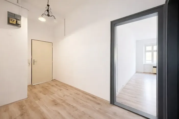 Pronájem bytu 1+1, Karlovy Vary, K. Čapka, 46 m2