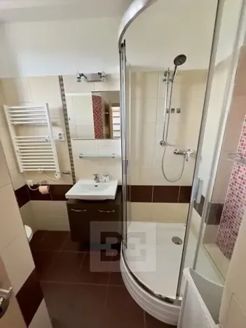 Pronájem bytu 2+kk, Praha - Holešovice, Osadní, 43 m2