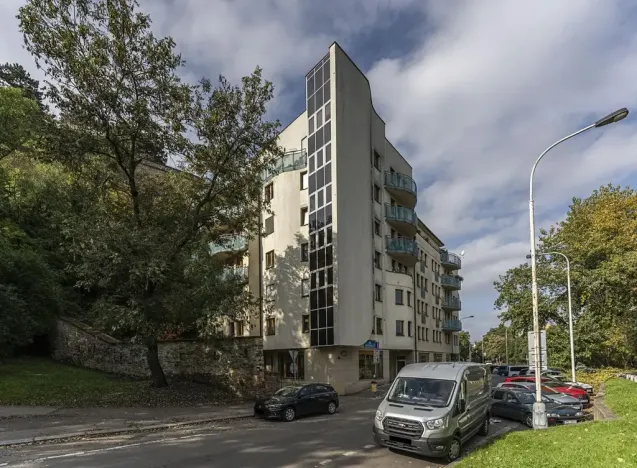 Pronájem garážového stání, Praha - Vyšehrad, Neklanova, 11 m2