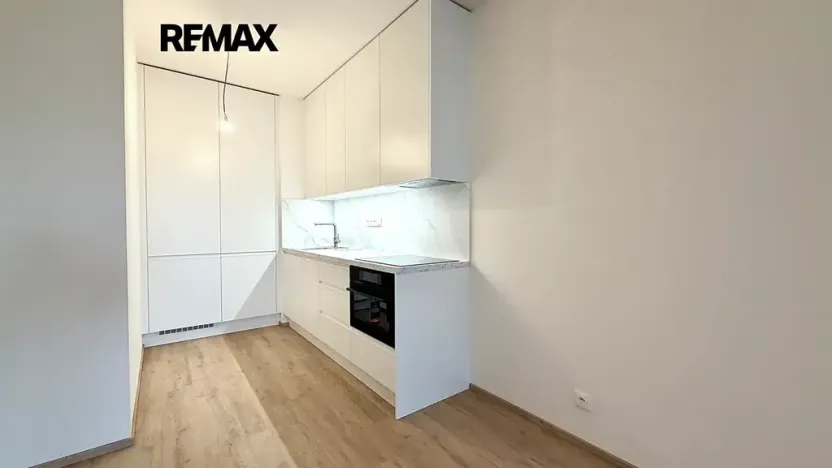 Pronájem bytu 1+kk, Praha - Hloubětín, Poděbradská, 45 m2