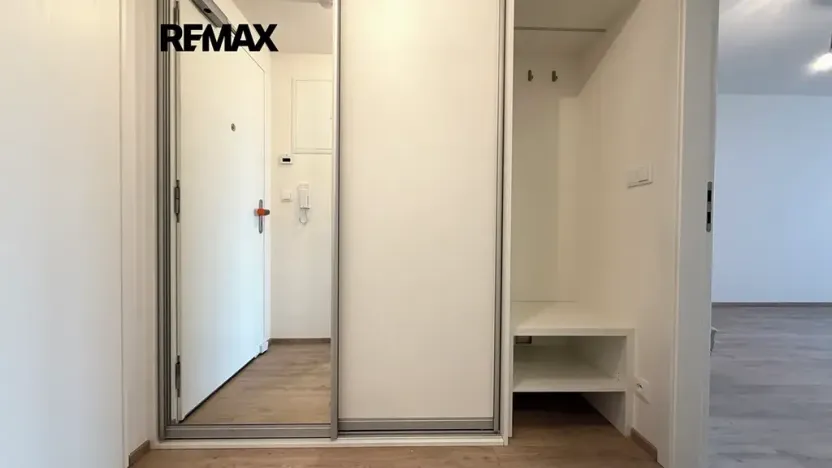 Pronájem bytu 1+kk, Praha - Hloubětín, Poděbradská, 45 m2