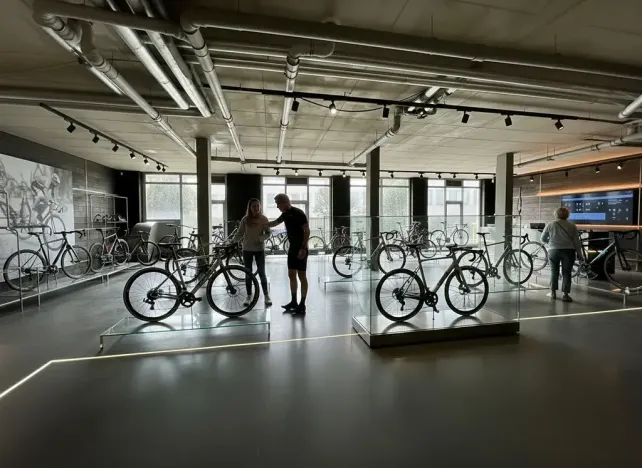 Pronájem obchodního prostoru, Hradec Králové, Kollárova, 3447 m2