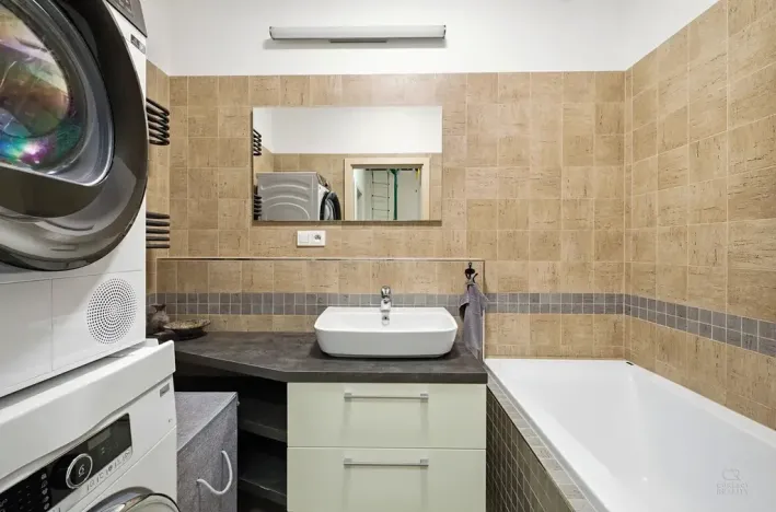 Prodej bytu 3+kk, Praha - Kyje, Sicherova, 64 m2