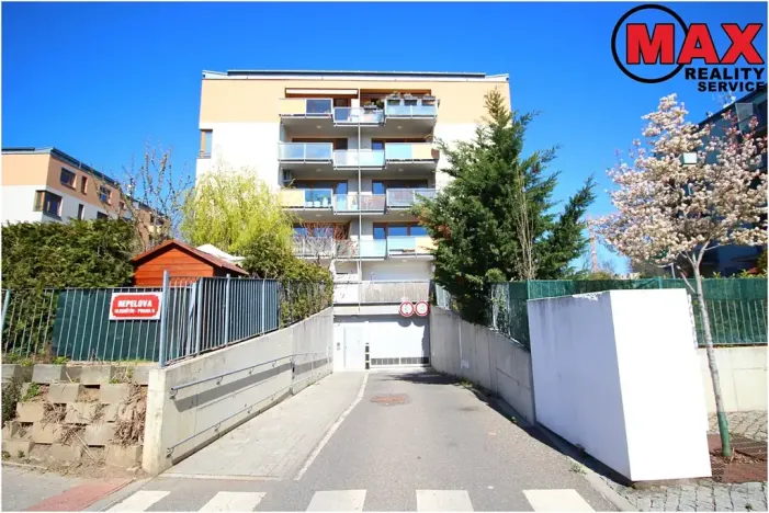 Pronájem bytu 1+kk, Praha - Hloubětín, Nepelova, 35 m2