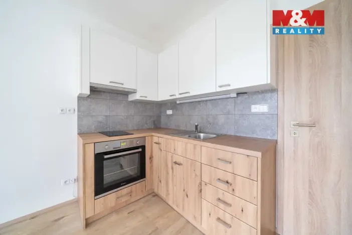Pronájem bytu 1+kk, Třemošná, Školní, 32 m2