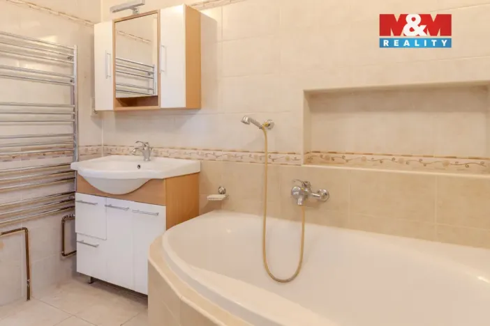 Prodej rodinného domu, Uherské Hradiště, U Stadionu, 300 m2