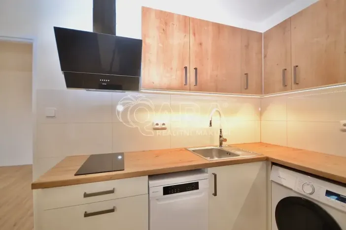 Pronájem bytu 1+1, Praha - Hloubětín, Kukelská, 43 m2