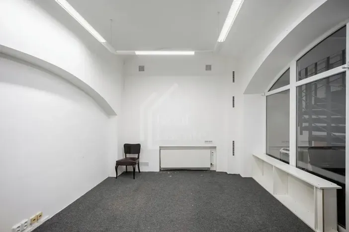 Pronájem kanceláře, Praha - Smíchov, Kořenského, 221 m2