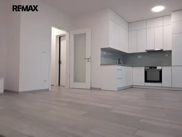 Pronájem bytu 1+kk, Praha - Modřany, Zlochova, 49 m2