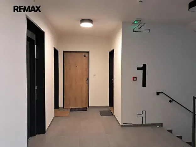 Pronájem bytu 1+kk, Praha - Modřany, Zlochova, 49 m2