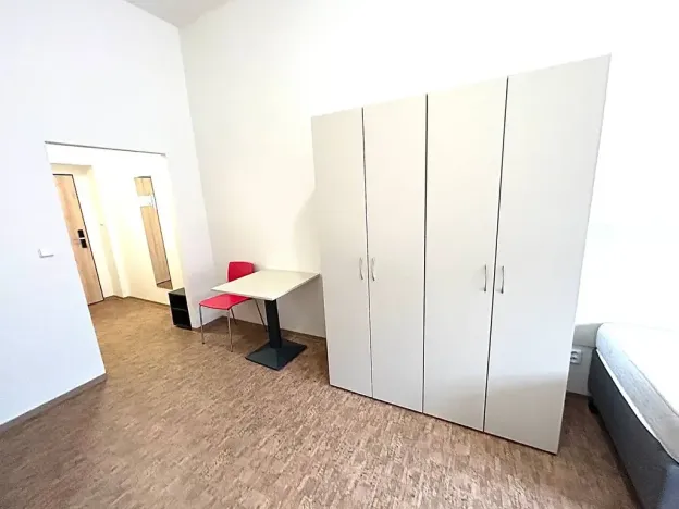 Pronájem bytu 1+kk, Praha - Smíchov, Křížová, 23 m2