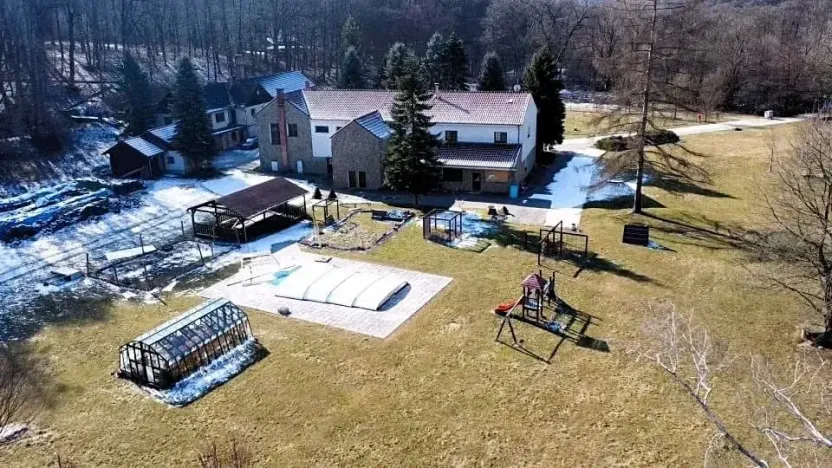 Prodej komerční nemovitosti, Tvarožná Lhota, 667 m2