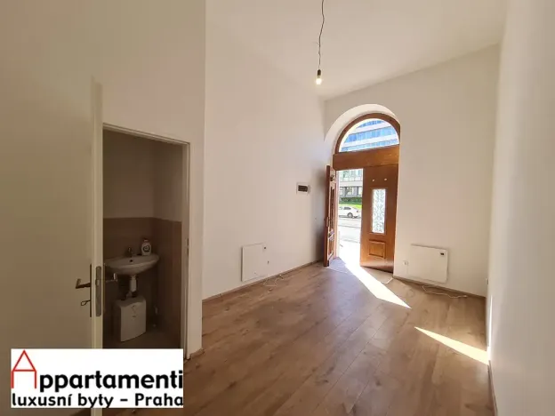 Pronájem obchodního prostoru, Praha - Holešovice, Dukelských hrdinů, 18 m2