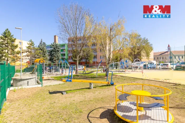 Prodej bytu 3+1, Pohořelice, nám. Svobody, 72 m2