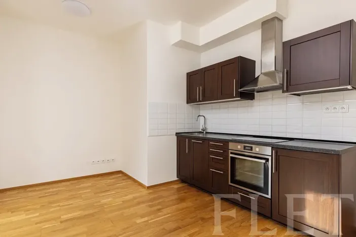 Pronájem bytu 2+kk, Praha - Libeň, Lihovarská, 43 m2