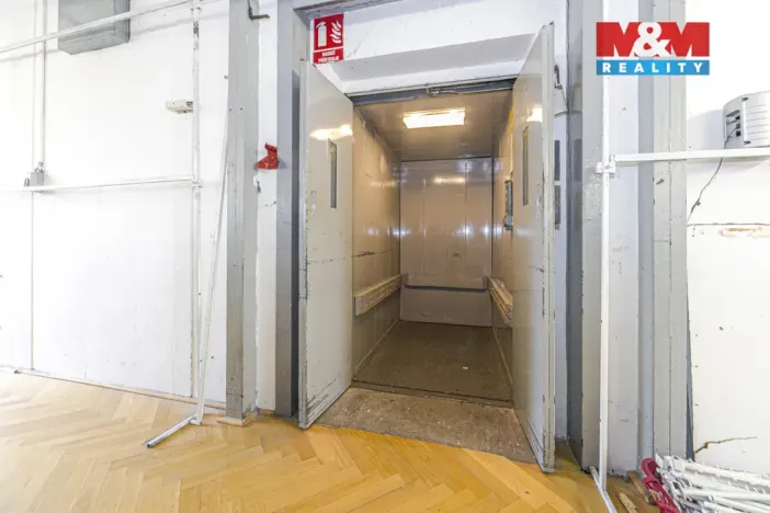 Prodej obchodního prostoru, Čáslav - Čáslav-Nové Město, Chrudimská, 900 m2