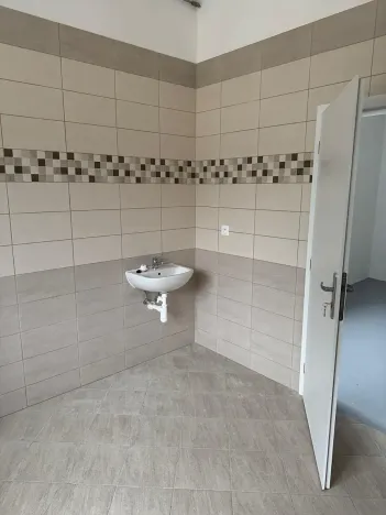 Pronájem skladu, Ostrov, 150 m2