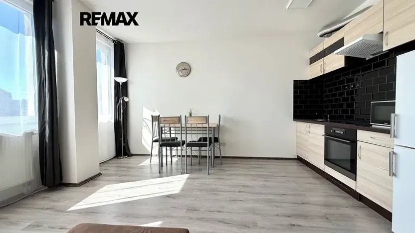 Pronájem bytu 1+kk, Praha - Vinohrady, Perucká, 25 m2