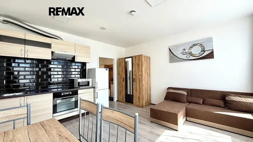 Pronájem bytu 1+kk, Praha - Vinohrady, Perucká, 25 m2