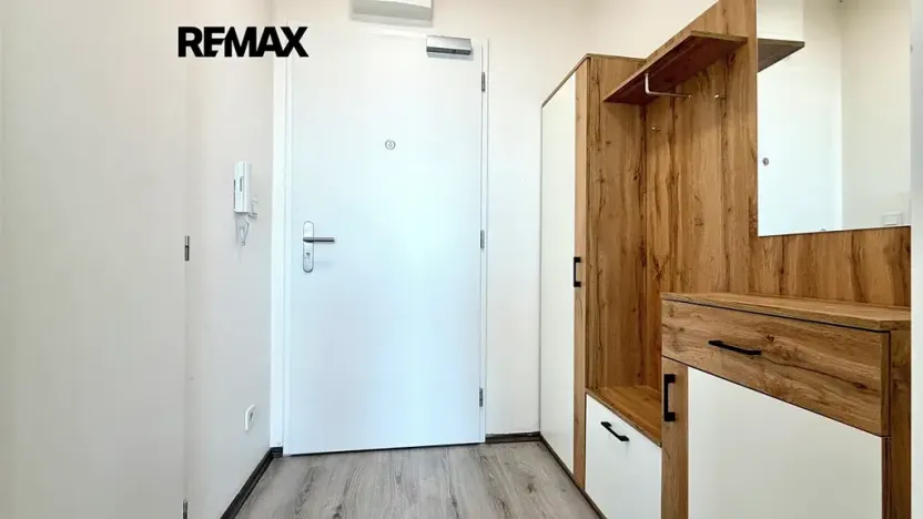 Pronájem bytu 1+kk, Praha - Vinohrady, Perucká, 25 m2