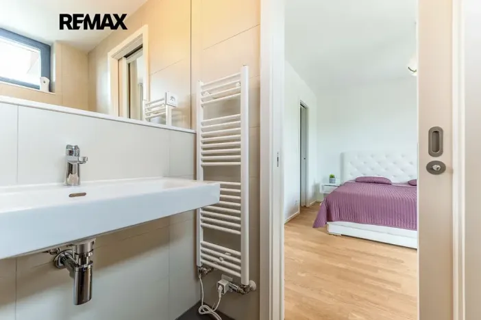 Pronájem rodinného domu, Praha - Dejvice, V Šáreckém údolí, 201 m2