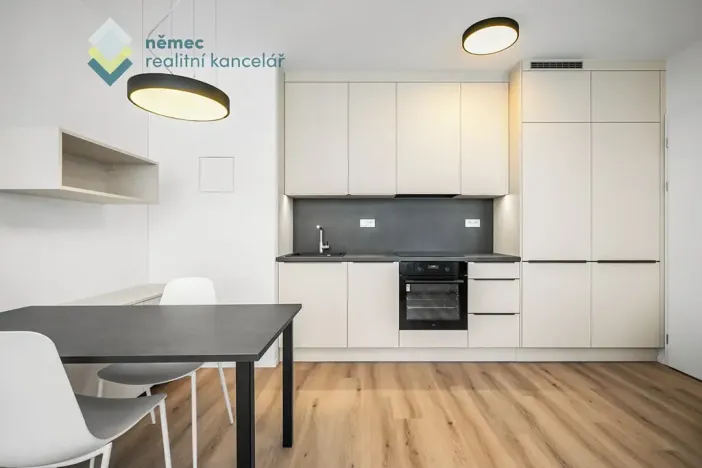 Pronájem bytu 1+kk, Praha - Kamýk, Hodkovická, 30 m2