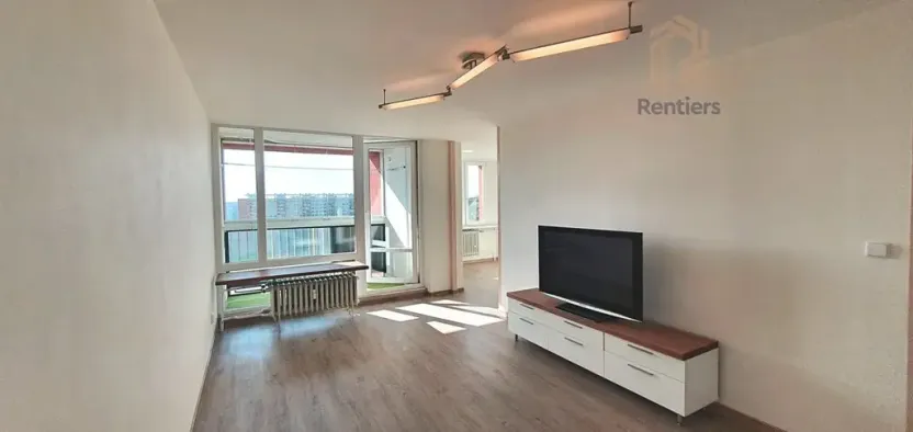 Pronájem bytu 3+1, Praha - Kobylisy, Famfulíkova, 70 m2