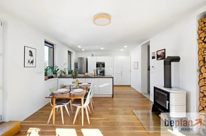 Prodej rodinného domu, Kamenice, Lomená, 161 m2