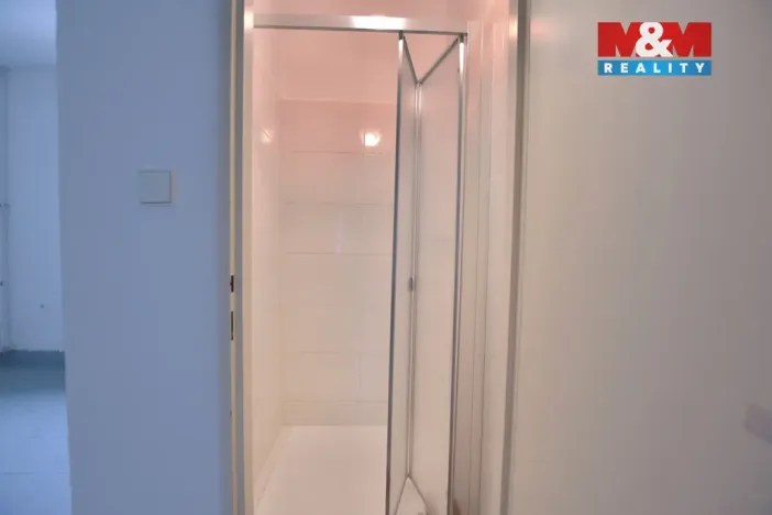 Pronájem obchodního prostoru, Pardubice, Dašická, 155 m2