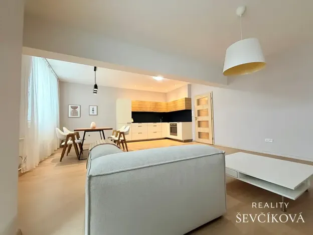 Pronájem bytu 3+kk, Hradec Králové, Gočárova třída, 76 m2