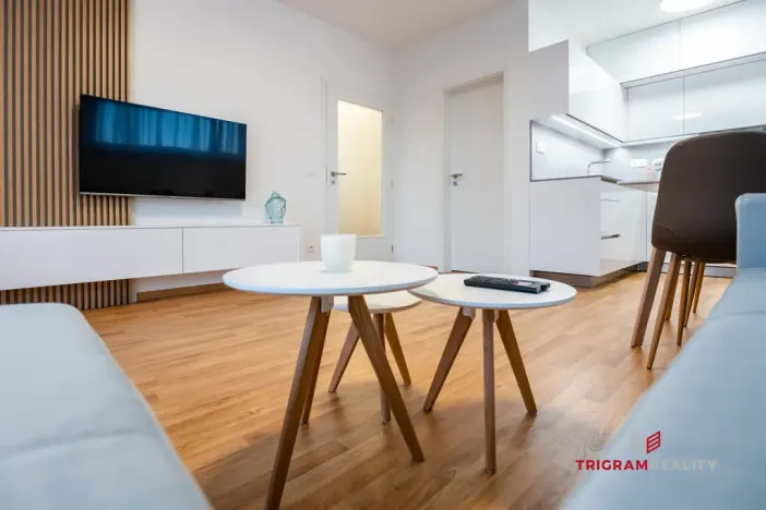 Pronájem bytu 2+kk, Hradec Králové - Nový Hradec Králové, Antonína Petrofa, 50 m2