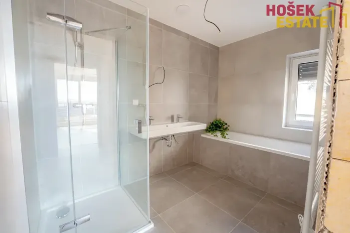 Prodej rodinného domu, Holubice, 197 m2