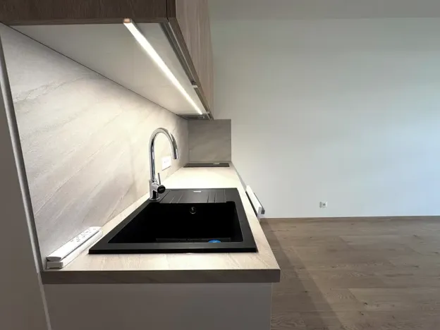 Pronájem bytu 1+kk, Praha - Vysočany, Poděbradská, 30 m2