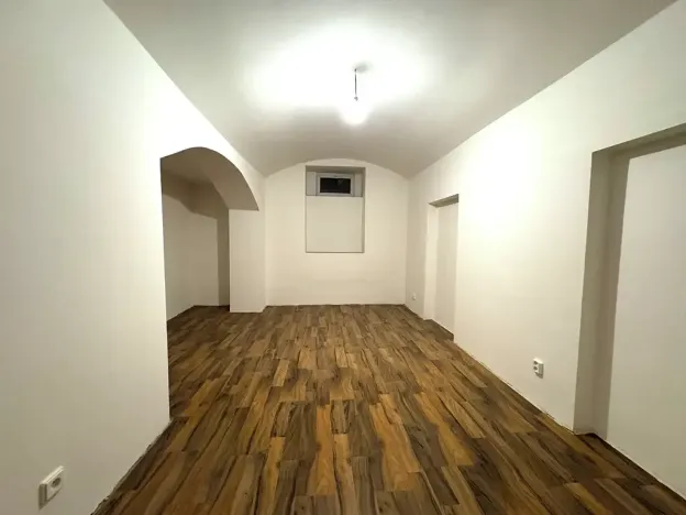 Pronájem kanceláře, Praha - Strašnice, Saratovská, 110 m2