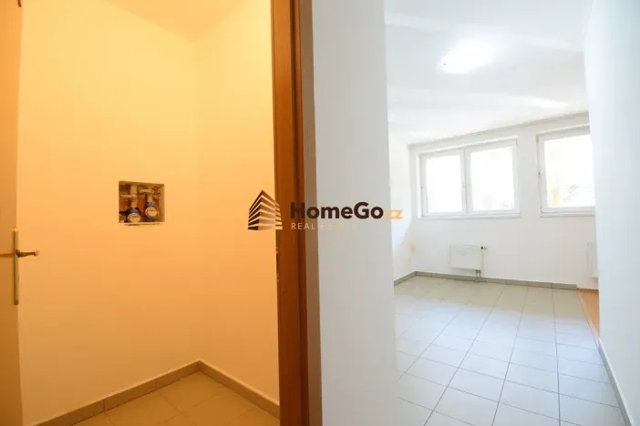 Pronájem bytu 1+kk, Praha - Troja, K Haltýři, 50 m2