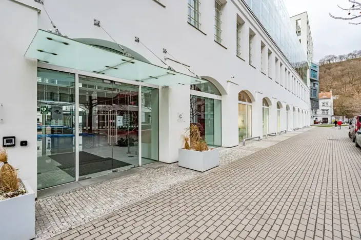 Pronájem kanceláře, Praha - Karlín, Křižíkova, 545 m2